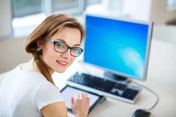 Smart Hiring Starts Here: A Complete Look at Virtual Assistant Rates